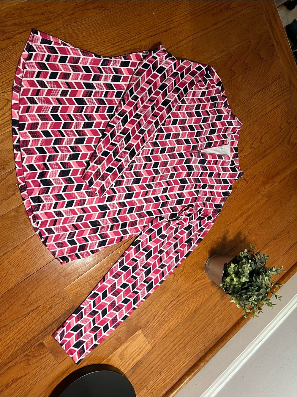 Tail Pink and Black Geometric Women’s Long-Sleeve Golf Top